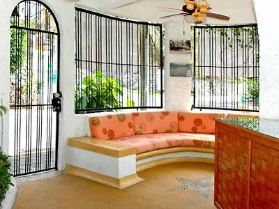 Mercedes Hotel Zihuatanejo