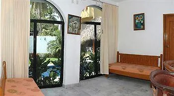 Mercedes Zihuatanejo